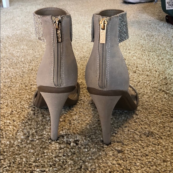 Heels - Picture 3 of 3